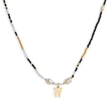 Imagem de Agriajun Gargantilha com inicial de pérolas douradas e pretas e brancas para mulheres e adolescentes, boêmio feito à mão, contas de sementes personalizadas, nome da letra, pequeno colar, praia,