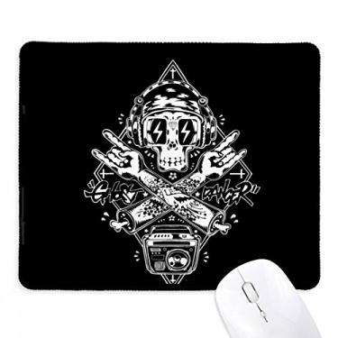 Imagem de Mousepad de borracha para jogos com bordas costuradas para ouvir música em preto caveira