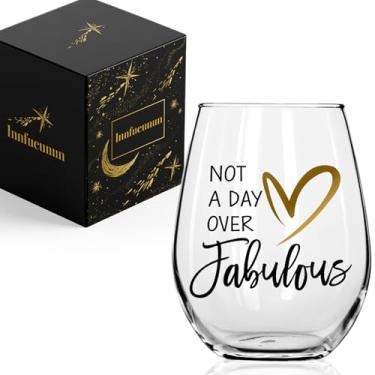 Imagem de Innfueunun Not a Day Over Fabulous, presente de Natal perfeito para mulheres, amigas, chefe, colegas, mulheres, presentes engraçados de taça de vinho para mulheres - 425 g