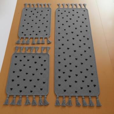 Imagem de Kit Passadeira Cozinha 3 Peças Tapete Geométrico Antiderrapante Tecido Absorvente Decoração Casa (CORAÇÃO CINZA)