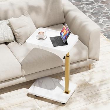 Imagem de Bandeja de TV, apoio de braço de sofá, bandejas de TV para mesa de comer, mesa lateral giratória de 360° ajustável para sofá, quarto, sala de estar, mesa de canto em forma de C (branco + ouro)