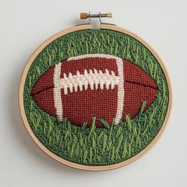 Imagem de Kit de agulhas de punção faça você mesmo futebol na grama verde, fácil para iniciantes, conjunto de bordado com padrão estampado de argola para amantes de artesanato e decoração de casa