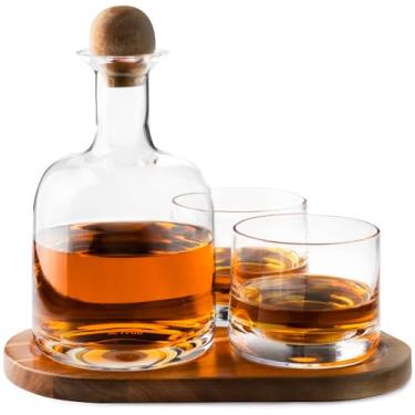 Imagem de Cork & Mill Conjunto de decantador de uísque, decantador de licor de cristal sem chumbo soprado à mão de 800 ml para Bourbon e mais, dois copos antiquados de 227 g, rolha de madeira de acácia e
