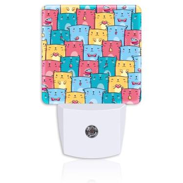 Imagem de Neidius Luz noturna fofa e colorida para gatos conectada à parede com sensor do crepúsculo ao amanhecer, luz noturna de LED eficiente para decoração de quarto de mulheres, meninas, meninos, corredor