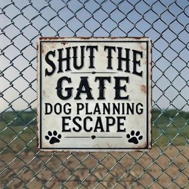 Imagem de Shut The Gate Dog Escape Sign Vintage Metal Tin Wall Art - Decoração de parede retrô de 20 x 20 cm para presente de casa, bar, garagem e escritório fazenda