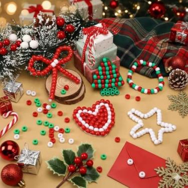 Imagem de Contas de pônei de Natal 9 mm - 100 contas de plástico para artesanato em vermelho, verde e branco para fazer joias, chaveiros, pulseiras e decoração de férias