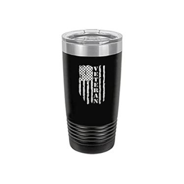 Imagem de Rogue River Tactical Caneca de viagem veterano da bandeira dos EUA 590 ml com tampa isolada a vácuo presente veterinário militar quente ou frio (preto)