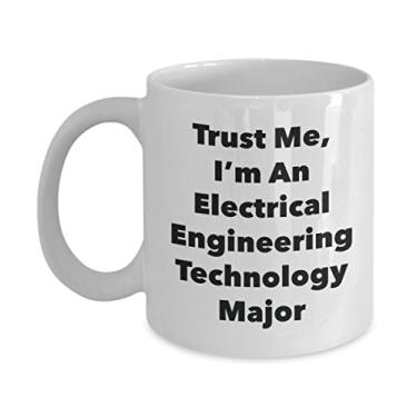Imagem de Caneca Trust Me, I'm An Electrical Engineering Technology Major - Caneca de café divertida - Lindas ideias de presentes de formatura para amigos e colegas de classe