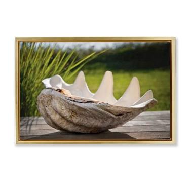 Imagem de Stupell Industries Arte de parede em tela flutuante com moldura cinza Sea Treasure Shell, design por Seven Trees Design, 43 x 63 cm