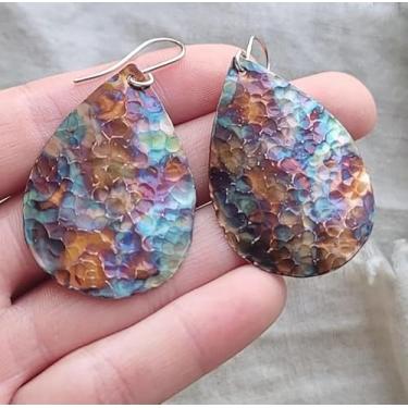 Imagem de 2 peças de brincos de pingente retrô curvados em forma de lágrima em cobre colorido de 4 cm para mulheres, adequados para festas, encontros e uso diário.