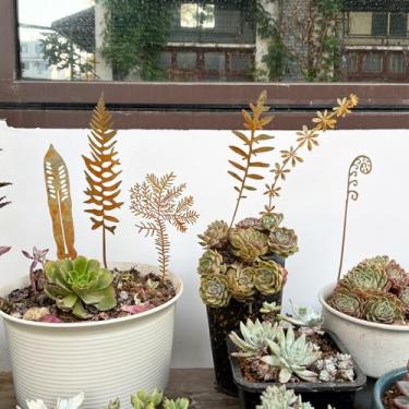 Imagem de Flores de metal para exterior, decoração de canteiro de flores, estacas de plantas enferrujadas, arte de samambaia enferrujada para ambientes externos, estacas de jardim decorativas, decorações de