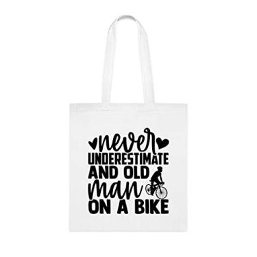 Imagem de Sacola Never Understimate And Old Man On A Bike Tote Bag, presente engraçado, bolsa de ombro, bolsas reutilizáveis, ideia de presente de cesta de Natal de aniversário, Branco