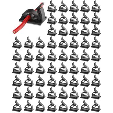 Imagem de 60 peças de ganchos para luzes externas, clipes de luz de cabo, suportes de cabos, ganchos de comando de clipe de cabo resistente com tiras adesivas à prova d'água para pendurar luz de Natal