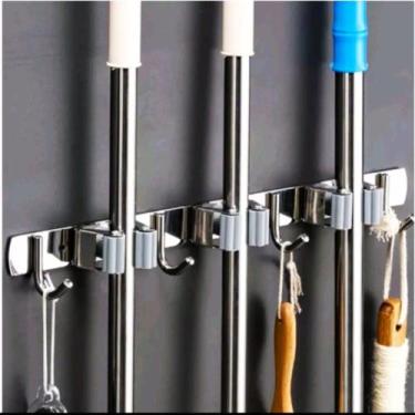 Imagem de Suporte vassoura e rodo com ganchos 3 encaixes - bazar do saara