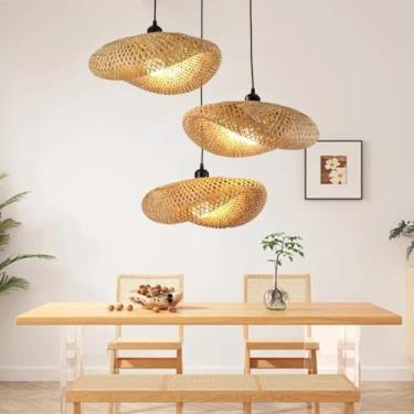 Imagem de Luminária pendente vintage de 3 luzes para mesa de jantar, em rattan e bambu, estilo retrô, com soquete E27. Lustre antigo, estilo casa de campo, com cúpula de vime, ideal para quarto, sala