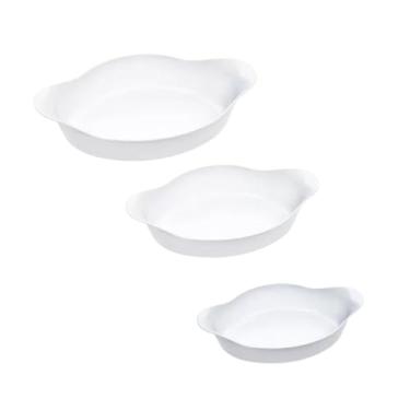 Imagem de Conjunto com 3 assadeiras de vidro branca em tamanhos variados. Beleza, praticidade e resistência na cozinha.