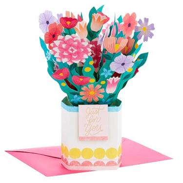 Imagem de Hallmark Cartão Pop Up Paper Wonder do Dia das Mães (buquê de flores coloridas) para primavera, aniversário, pensando em você, parabéns ou qualquer ocasião