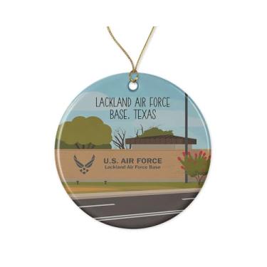 Imagem de Enfeite de cerâmica Lackland Air Force Base Texas - Design militar vintage com ilustração de portal para a Força Aérea - Decoração de árvore de Natal patriótica - Ornamento retrô impresso em ambos os
