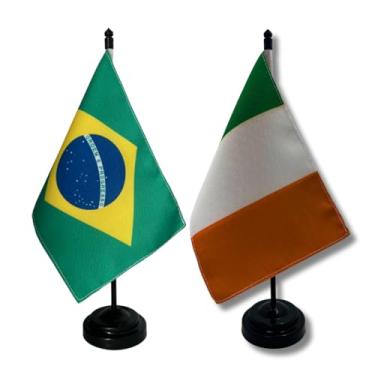Imagem de Kit Bandeira de Mesa Brasil e Irlanda, Dupla Face, Tecido Oxford, Base e Haste Plástico Preto, 19x13cm, 26cm Altura, para Escritório, Eventos e Decoração