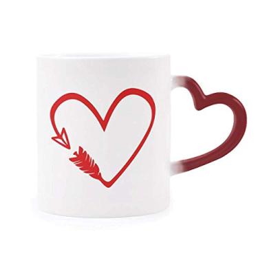 Imagem de Caneca vermelha com ilustração de coração e flecha sensível ao calor Caneca vermelha que muda de cor em grés
