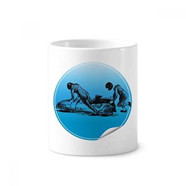 Imagem de Esquis e botas de esqui para esportes de inverno, ilustração de escova de dentes, suporte de caneta, copo de cerâmica