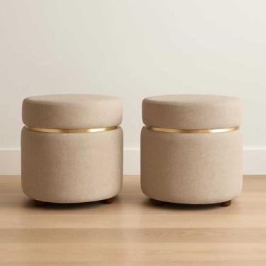 Imagem de Puff Redondo Estofado Luxo para Sala e Escritório – Banqueta Decorativa Multiuso para Provador Quarto ou Recepção – Unidade ou Kit (Kit 2 Linho Bege Fita Em cima)