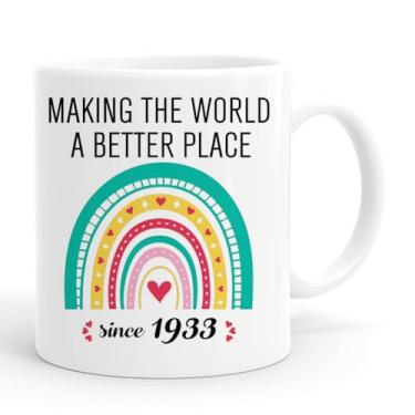 Imagem de PEJAFAN Presentes de aniversário de 93 anos para mulheres e homens, canecas de café, tornando o mundo um lugar melhor desde 1933 xícara para vovô, ideias de presente de aniversário de 93 anos (1933)