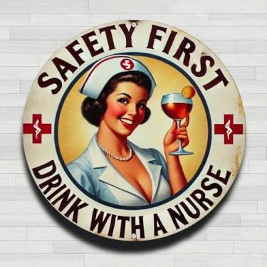 Imagem de Placa de segurança First Drink With A Nurse Vintage rústica alumínio metal redondo placa de parede, 20 cm presentes internos e externos e decoração para casa, escritório, café e quintal