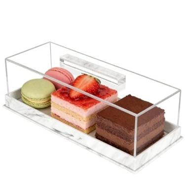 Imagem de TOWEBOORY Bandeja de bolo retangular de acrílico com tampa, 35 x 12 x 8 cm, suporte retangular para bolo, multifuncional, bandeja de pastelaria, suporte de sobremesa, bandeja de bolo
