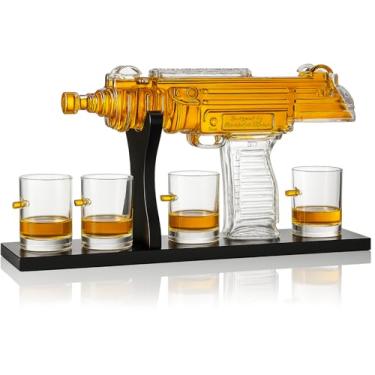 Imagem de Uzi Submachine Gun Decantador de pistola de uísque e 4 copos de licor – Conjunto de decantador e vidro Tik Tok Gun – Presentes de armas para homens – Conjunto de decantador de uísque – Bourbon e Scotch – Presentes de tiro de arma de fogo para o pai