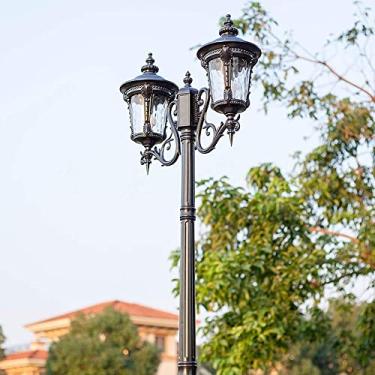 Imagem de Luminária de rua moderna de alumínio com duas cabeças, à prova d'água IP65, estilo europeu, ideal para iluminação de varandas e caminhos, com design tradicional.