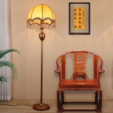 Imagem de Luminária de chão estilo palácio francês com cúpula em imitação de pele de carneiro, luminária de leitura vertical para ambientes internos, luminária alta em metal polido, luminária decorati