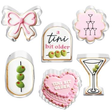 Imagem de JarThenaAMCS Conjunto de 6 peças de cortadores de biscoito de aniversário A Tiny Bit mais antigo, cortador de biscoitos, vidro martini, coquetel de aço inoxidável, moldes de corte de biscoito para