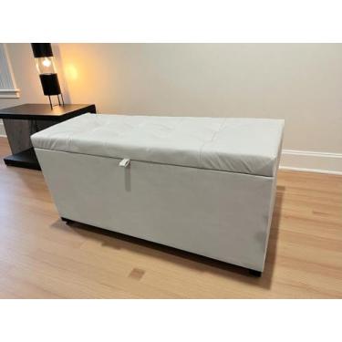 Imagem de PUFF BAÚ 1 METRO ESTOFADO EM MDF COM DOBRADIÇAS COM PISTÃO (Creme Corino)