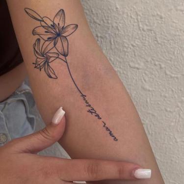 Imagem de Tatuagens minimalistas semi permanentes de suco de ervas simples rosa lírio frase em inglês 7-14 dias dedo não reflexivo pulso ombro pescoço gola corpo impermeável tatuagem adesivo 1 peça