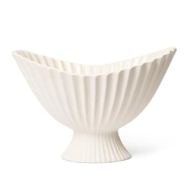 Imagem de Fruteira Fruteira com pedestal canelado em cerâmica creme, ideal para servir aperitivos e decorar a mesa. Decoração de mesa