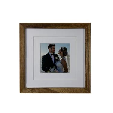 Imagem de Mekenluo Porta-retrato rústico retrô de madeira com suporte de parede de acrílico e exibição de mesa, moldura feita à mão com tapete para exibição de fotos de formatura, imagem de família, foto de