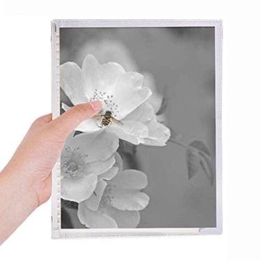 Imagem de Caderno de lindas flores em preto e branco com folhas soltas para diário recarregável