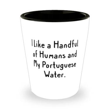 Imagem de Presente para cães de água em português para amantes de animais de estimação, I Like a Handful of Humans and Funny Portuguese Water Dog Shot Glass, copo de cerâmica de amigos