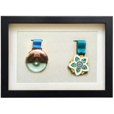 Imagem de Molduras De Fotografiamoldura De Certificado Moldura De Caixa De Medalha Para Exibir Medalhas De Guerra/Militares/Esportivas, Mahogany Color, 2 holes 24 * 33cm