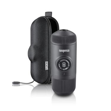 Imagem de WACACO Máquina de café expresso portátil Nanopresso com capa protetora, versão atualizada do Minipresso, mini máquina de café de viagem, perfeita para acampamento, viagens e escritório (preto)