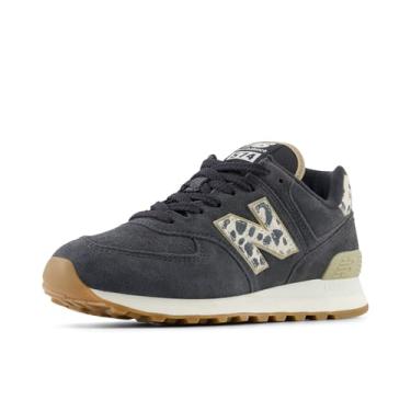 Imagem de New Balance Tênis feminino 574 V2 com estampa animal, Cinza fantasma, 8.5 US