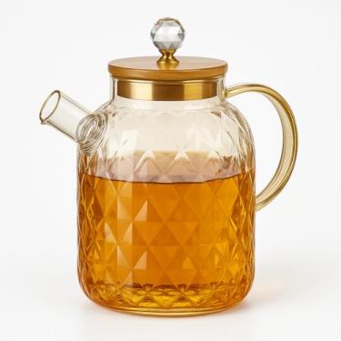 Imagem de Jarra de Vidro Borossilicato Premium 1,8 Litros com Tampa Dourada e Cristal – Alta Resistência Térmica, Design Lapidado Luxuoso, Ideal para Chá, Café, Sucos e Infusões