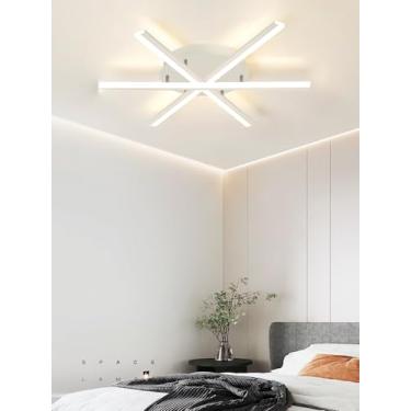 Imagem de Luminária de teto LED moderna com múltiplas lâmpadas, dimerizável e com controle remoto. Design elegante em ferro fundido, ideal para sala de jantar, quarto e escritório (Branca, 82cm).