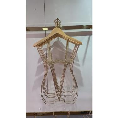 Imagem de Cabides Silhueta Colan Dourado 3d Adulto