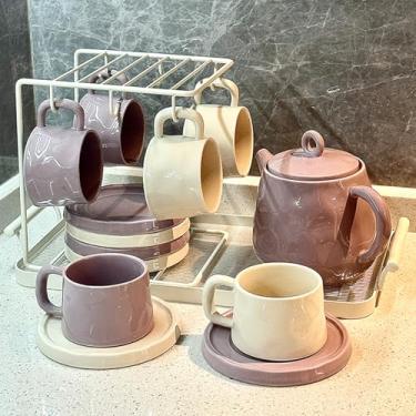 Imagem de SYAHEiPENG Conjunto de xícaras de café de cerâmica premium - Design elegante com 1 panela, 6 xícaras e pires, 1 suporte de xícara e 1 bandeja | Canecas de cappuccino expresso, perfeitas para chá da