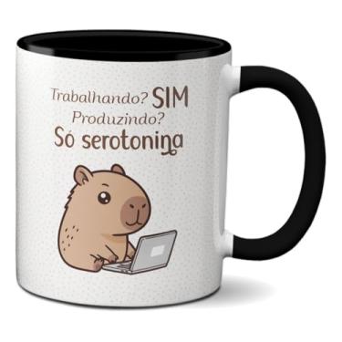 Imagem de Caneca Capivara Trabalhadora Sim Produzindo só Seratonina (Preta)