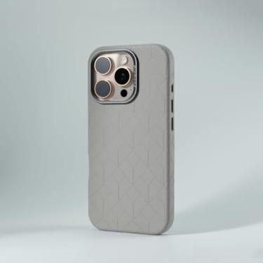 Imagem de YOGISU Capa de couro sintético com elementos geométricos para iPhone 16 Pro Max, carregamento sem fio, lente de liga, capa rígida (para iPhone 16 Pro Max/cinza)