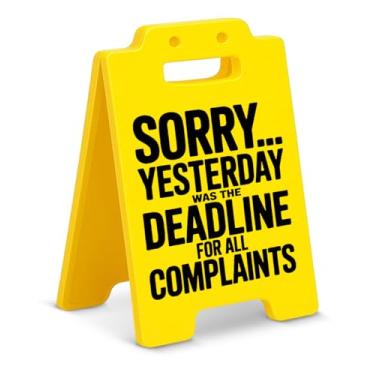 Imagem de Decorações de escritório para trabalho placas engraçadas ontem foi o prazo para todas as reclamações placa de mesa home office cubículo decoração acessórios mordaça presentes para chefe colega de