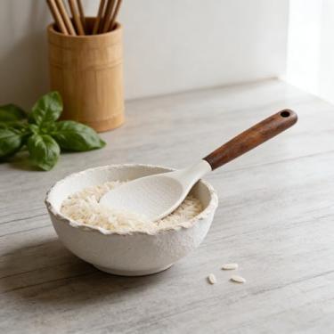 Imagem de 1 colher de arroz com cabo de madeira branca, ferramenta de cozinha antiaderente para cozinhar e servir comida